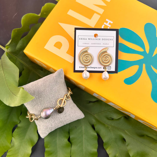 Sanded Gold Link Bracelet with Peacock Baroque Pearl | Erika Williner Designs