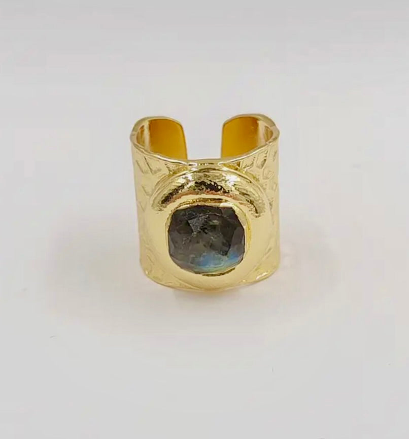 Cuff ring with a faceted stone B