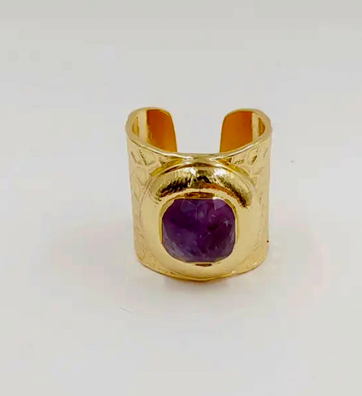 Cuff ring with a faceted stone F