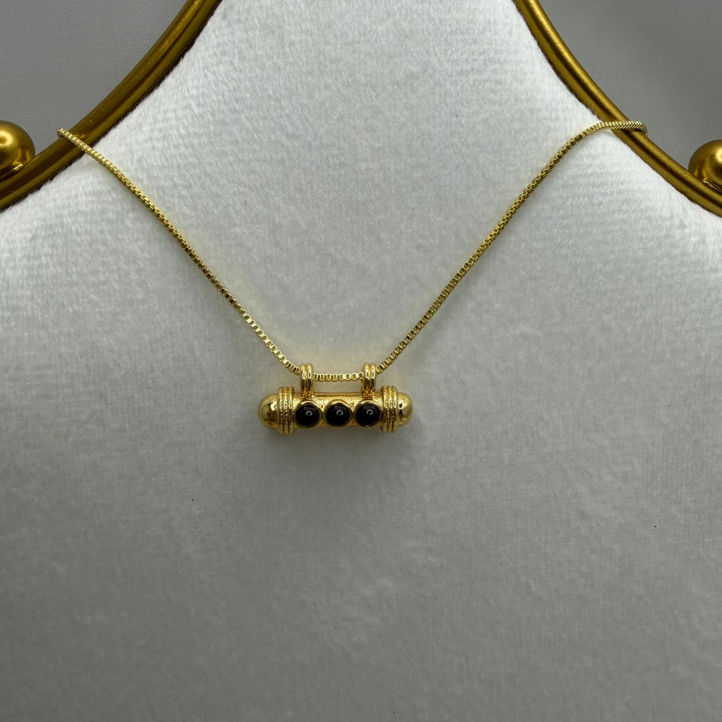 3 Stones Pendant Necklace | Erika williner Designs