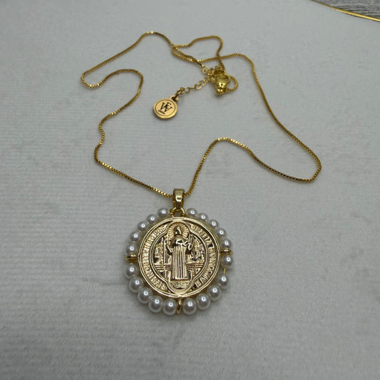 Benito Single Medallion with Fresh Water Pearls Necklace | Erika Williner Designs