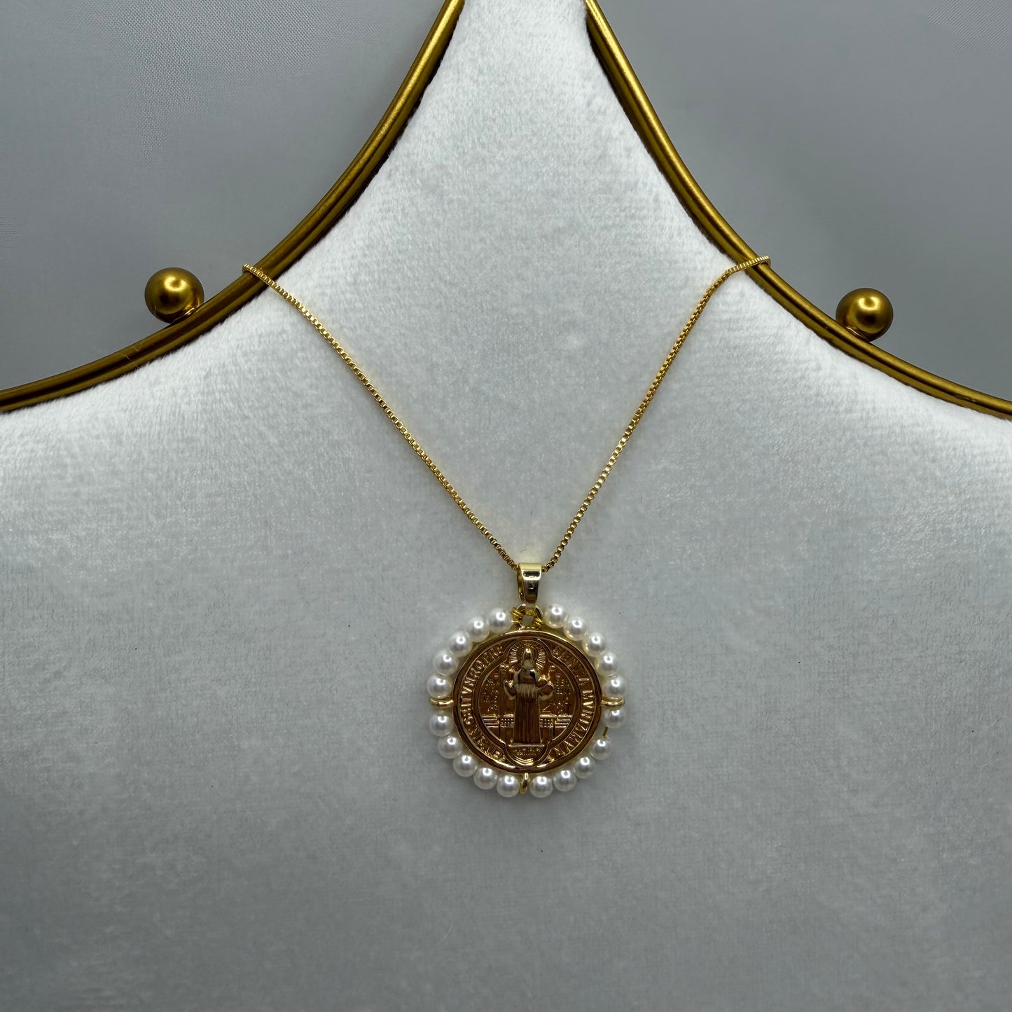 Benito Single Medallion with Fresh Water Pearls Necklace | Erika Williner Designs