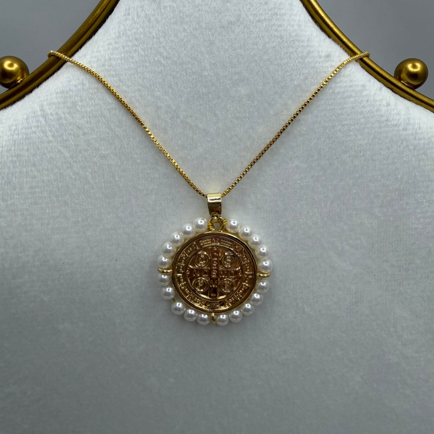 Benito Single Medallion with Fresh Water Pearls Necklace | Erika Williner Designs