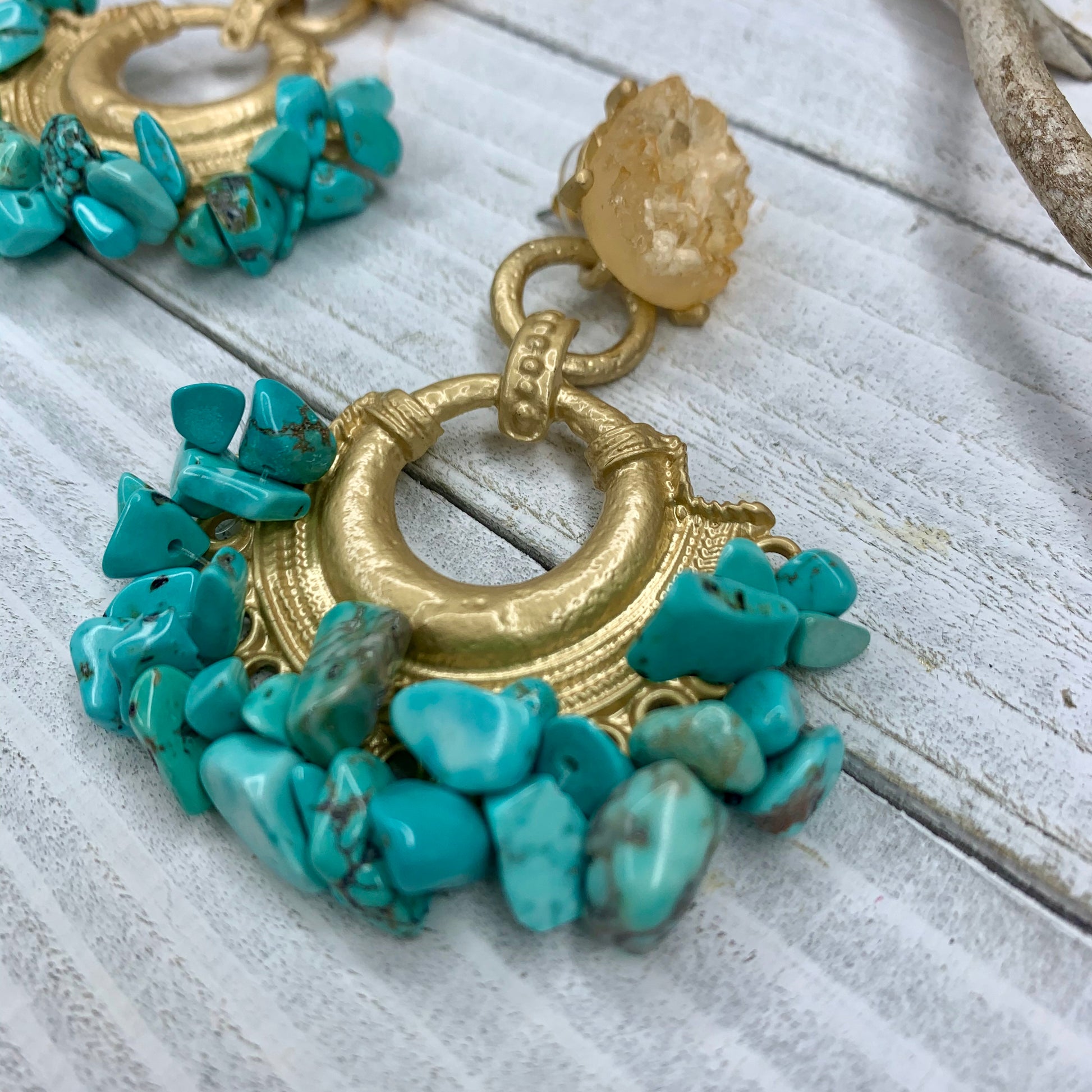 Cute Based Metad Plated Earrings with Turquoise Gemstones Chips