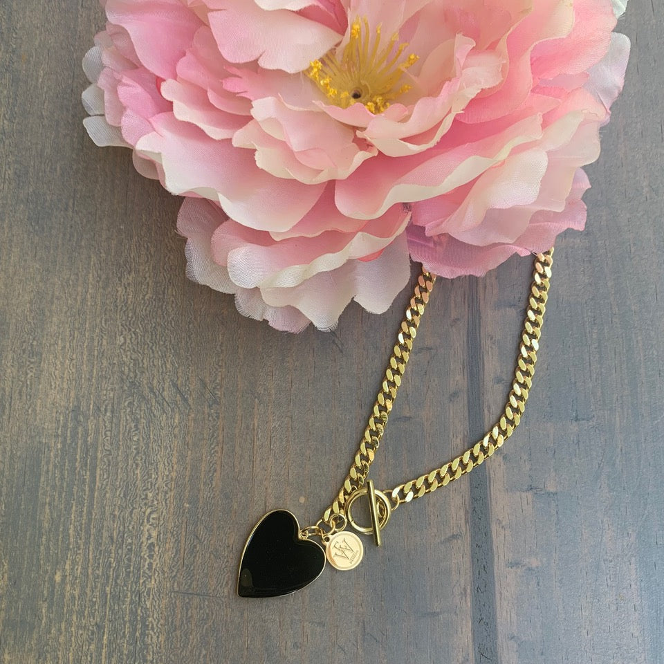 necklaces with black heart