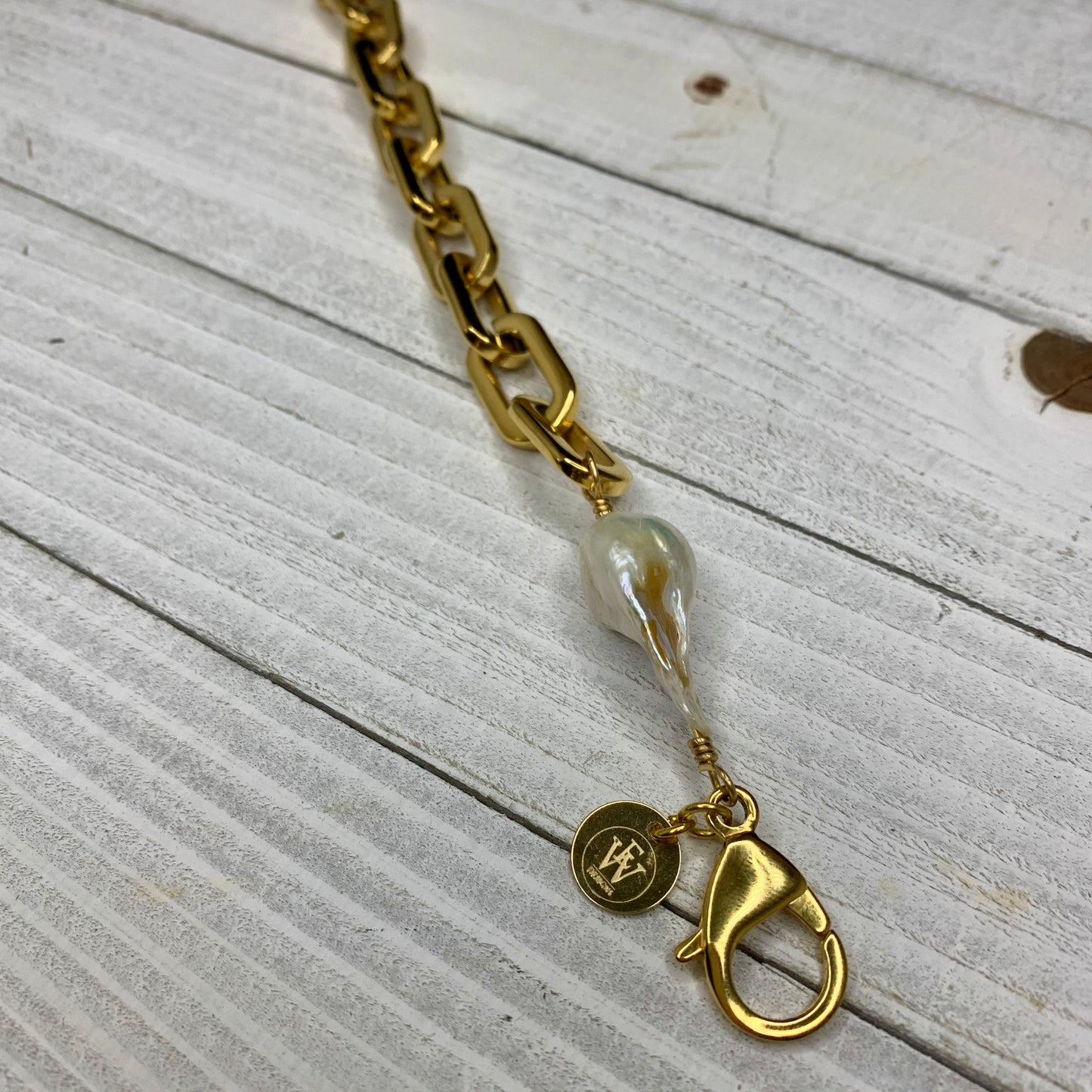  Unique Gold Bracelet with Baroque Pearl