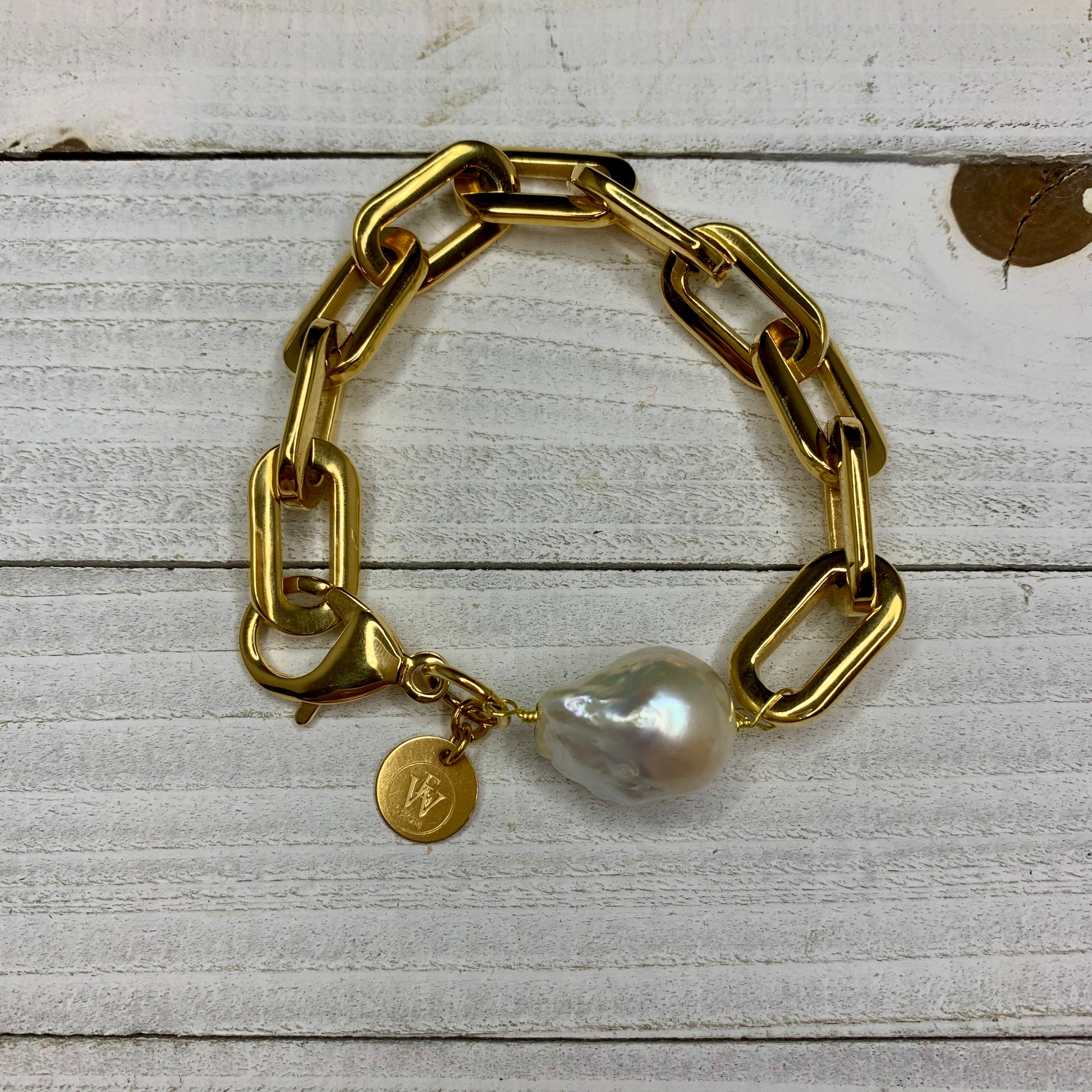  Gold Chain link Bracelet with Baroque Pearl