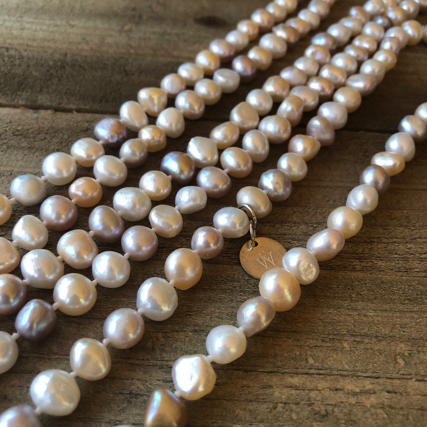 side view of hand pearl knotted
