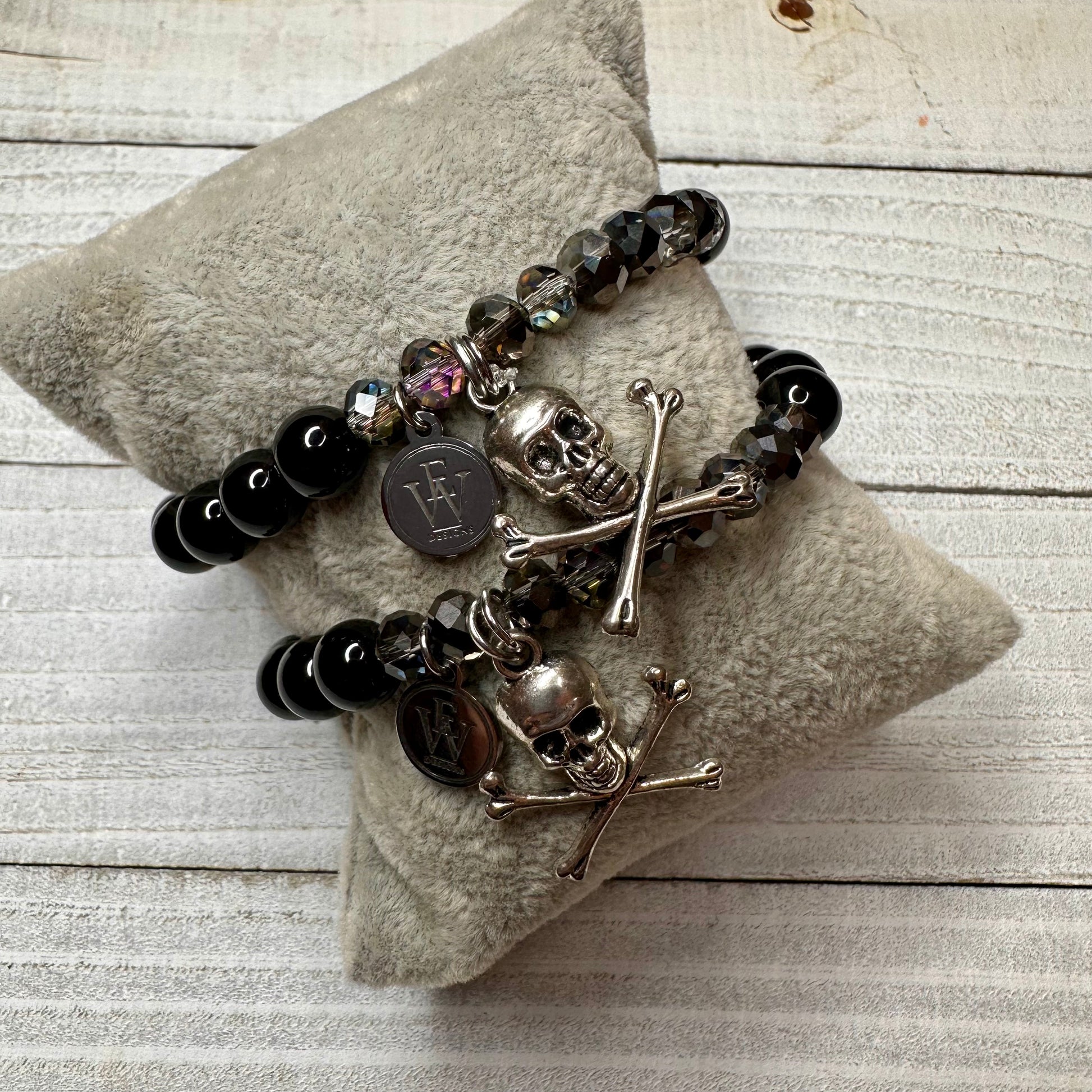 Agate Beads and Crystals Bracelet with a Metal Crossed Bone Skull Charm 